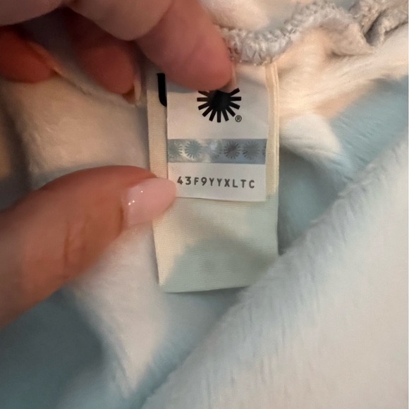 UGG Light Heather Gray Astrid Poncho - Like New Condition - XS/S - Picture 6 of 13